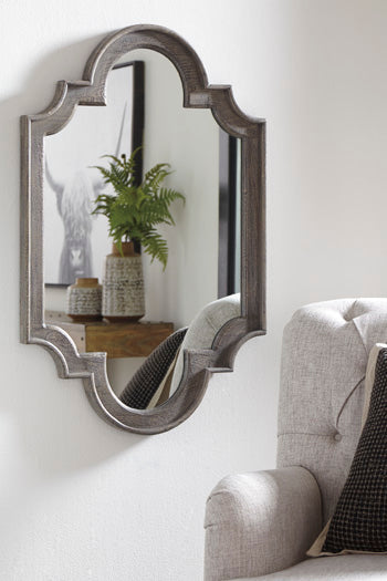 Williamette Signature Design by Ashley Mirror