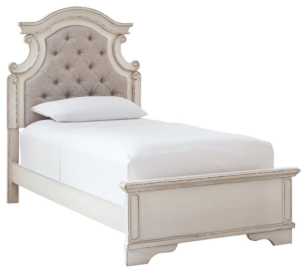 Signature Design by Ashley Realyn Full Panel Bed