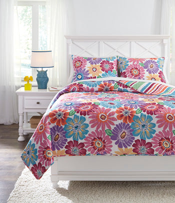 Alexei Signature Design by Ashley Quilt Set Full