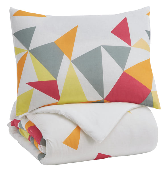 Maxie Signature Design by Ashley Comforter Set Twin