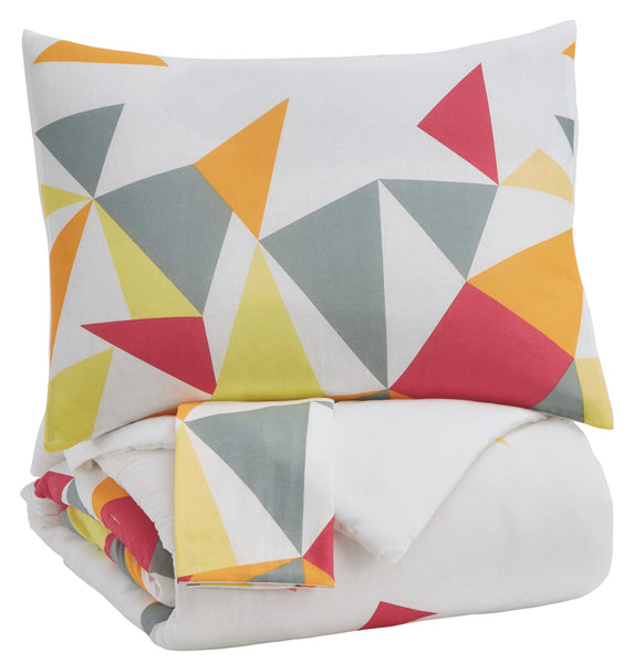 Maxie Signature Design by Ashley Comforter Set Full