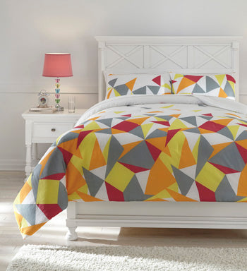 Maxie Signature Design by Ashley Comforter Set Full