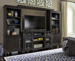 Townser Signature Design by Ashley Entertainment Center
